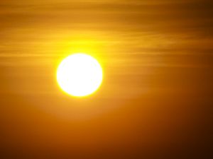 1089709_sun_in_smog.jpg