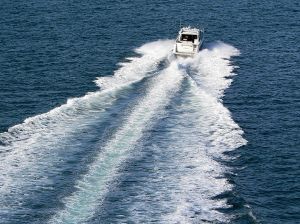 548713_boat_wake_2.jpg